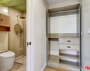 6921 Paseo Del Serra - Photo Thumbnail 12