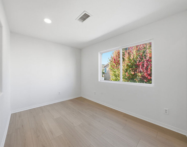25715 Wagner Way - Photo Thumbnail 12
