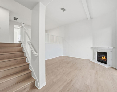 25715 Wagner Way - Photo Thumbnail 4