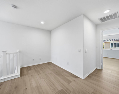 25715 Wagner Way - Photo Thumbnail 10
