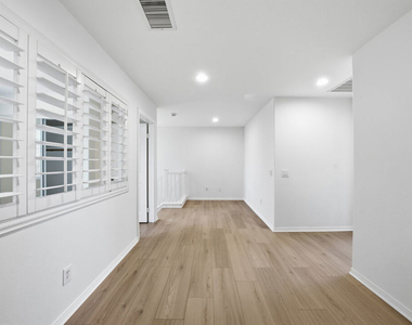25715 Wagner Way - Photo Thumbnail 11