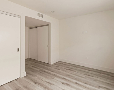 5456 1/2 Barton Avenue - Photo Thumbnail 17