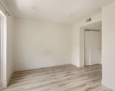 5456 1/2 Barton Avenue - Photo Thumbnail 12