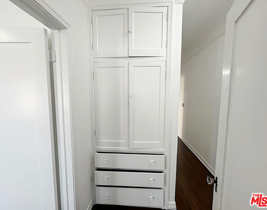 1525 1/2 S Orange Grove Avenue - Photo Thumbnail 14