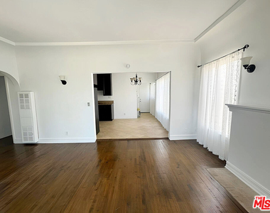 1525 1/2 S Orange Grove Avenue - Photo Thumbnail 3