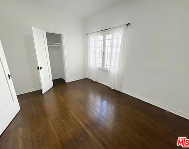 1525 1/2 S Orange Grove Avenue - Photo Thumbnail 7