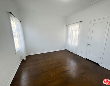 1525 1/2 S Orange Grove Avenue - Photo Thumbnail 13