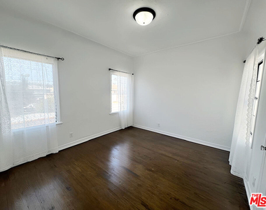1525 1/2 S Orange Grove Avenue - Photo Thumbnail 12