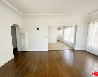 1525 1/2 S Orange Grove Avenue - Photo Thumbnail 4