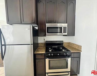 1525 1/2 S Orange Grove Avenue - Photo Thumbnail 9