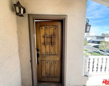 1525 1/2 S Orange Grove Avenue - Photo Thumbnail 1