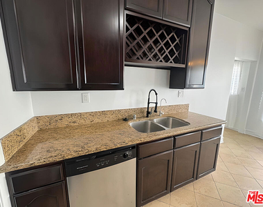 1525 1/2 S Orange Grove Avenue - Photo Thumbnail 10