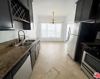1525 1/2 S Orange Grove Avenue - Photo Thumbnail 8