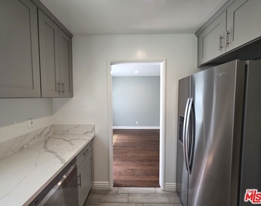 102 Gaviota Avenue - Photo Thumbnail 2
