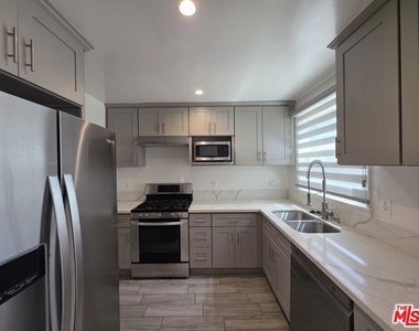 102 Gaviota Avenue - Photo Thumbnail 21