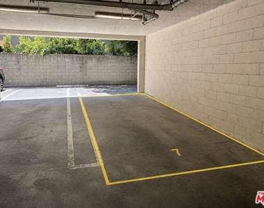 13406 Moorpark Street - Photo Thumbnail 19