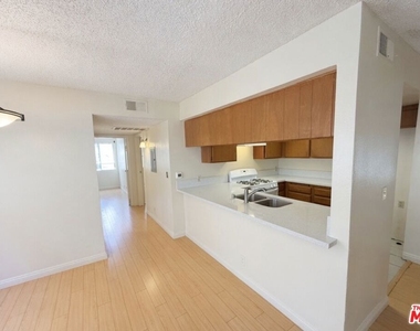 13406 Moorpark Street - Photo Thumbnail 6