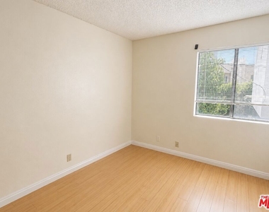 13406 Moorpark Street - Photo Thumbnail 13
