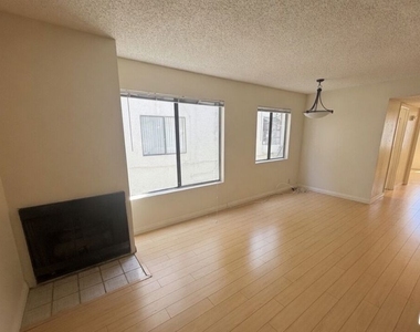 13406 Moorpark Street - Photo Thumbnail 3