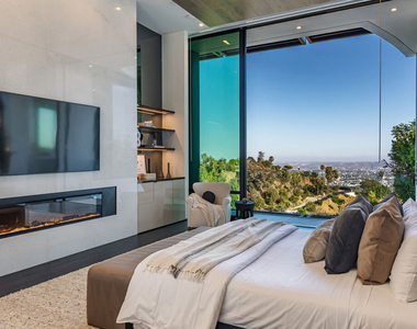9364 Beverly Crest Drive - Photo Thumbnail 10