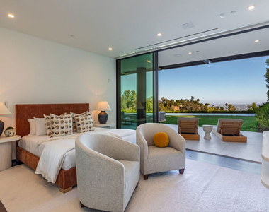 9364 Beverly Crest Drive - Photo Thumbnail 17