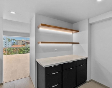939 Coast Blvd - Photo Thumbnail 15