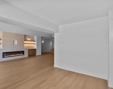 939 Coast Blvd - Photo Thumbnail 4