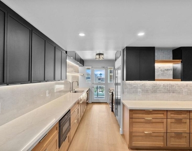 939 Coast Blvd - Photo Thumbnail 7