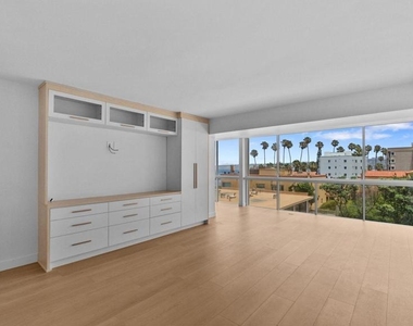 939 Coast Blvd - Photo Thumbnail 18