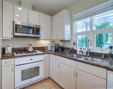 555 Front St - Photo Thumbnail 7