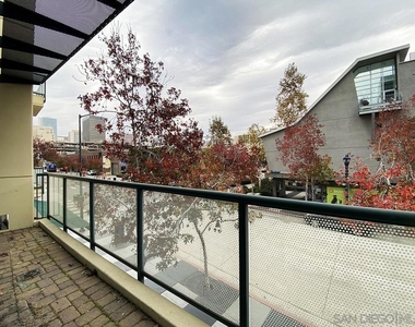 555 Front St - Photo Thumbnail 31