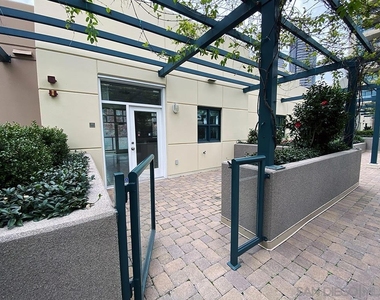 555 Front St - Photo Thumbnail 37