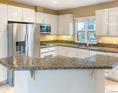 555 Front St - Photo Thumbnail 12