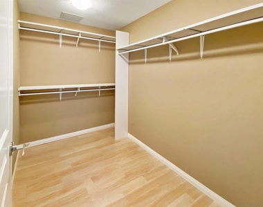 555 Front St - Photo Thumbnail 29