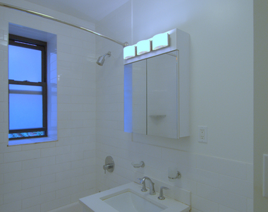 West 12th Street - Photo Thumbnail 3