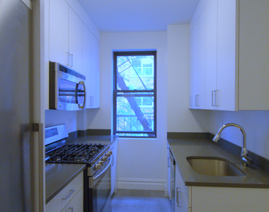 West 12th Street - Photo Thumbnail 1