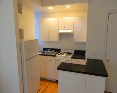 East 46th Street - Photo Thumbnail 4