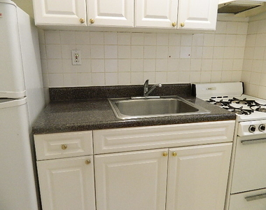 East 55th Street - Photo Thumbnail 4