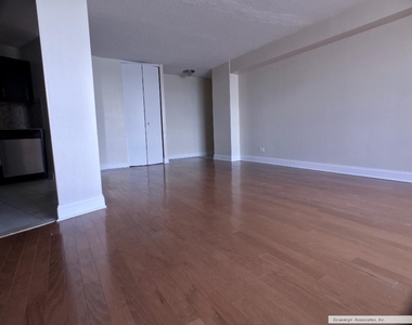 3333 Broadway - Photo Thumbnail 2