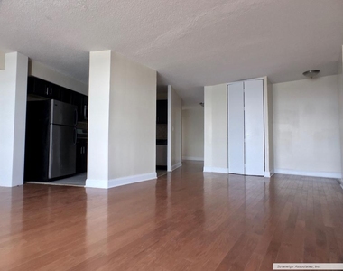 3333 Broadway - Photo Thumbnail 1