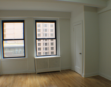 West 55th Street - Photo Thumbnail 4