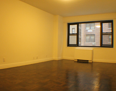 East 56th Street - Photo Thumbnail 5