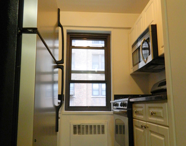 East 56th Street - Photo Thumbnail 3
