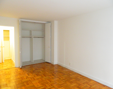 East 56th Street - Photo Thumbnail 6