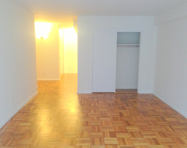 East 56th street - Photo Thumbnail 6