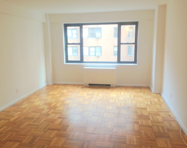 East 56th street - Photo Thumbnail 5