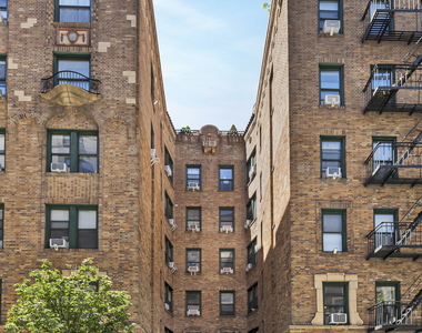 East 70th Street - Photo Thumbnail 6