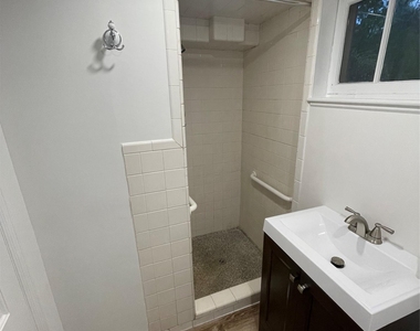 16 Houghton Boulevard - Photo Thumbnail 7