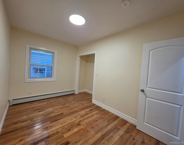 9112 Park Lane S - Photo Thumbnail 4