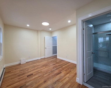 9112 Park Lane S - Photo Thumbnail 3